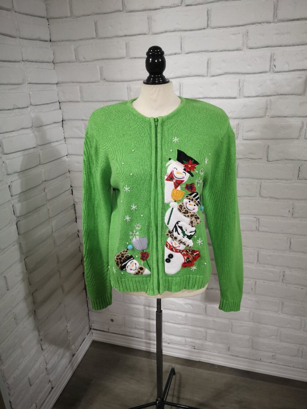Crystal-Kobe Ladies Size Medium Green Full Zip Winter Themed Cardigan Sweater